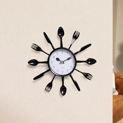 Reloj decorativo de utensilios